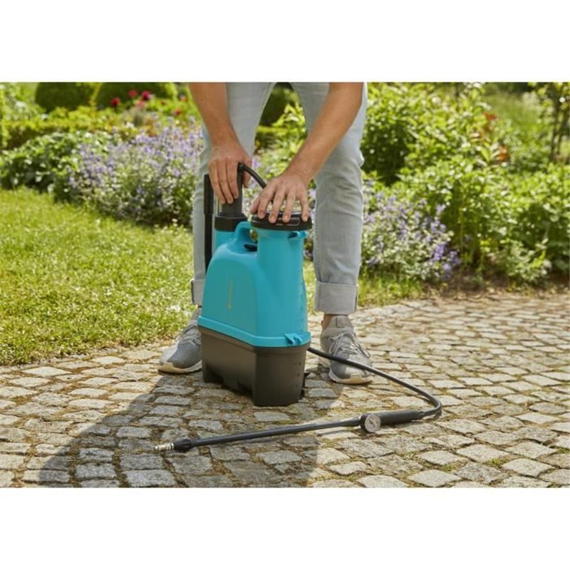 Image secondaire de Pulvérisateur dorsal GARDENA 12L avec lance télescopique et filtre intégré