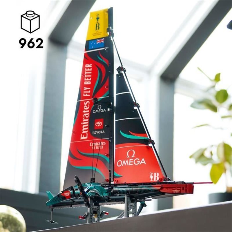 Image secondaire de LEGO Technic 42174 Yacht Emirates Team New Zealand AC75 - Kit de Construction Adulte