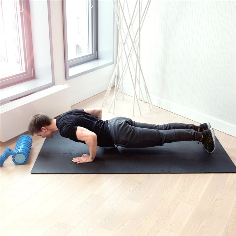 Image secondaire de Navaris Tapis de Sol Puzzle - Matelas de Sport 20 pièces 30x30x1 cm - Protection Sol en Mousse - Dalle Tapis carré Fitness Gymna