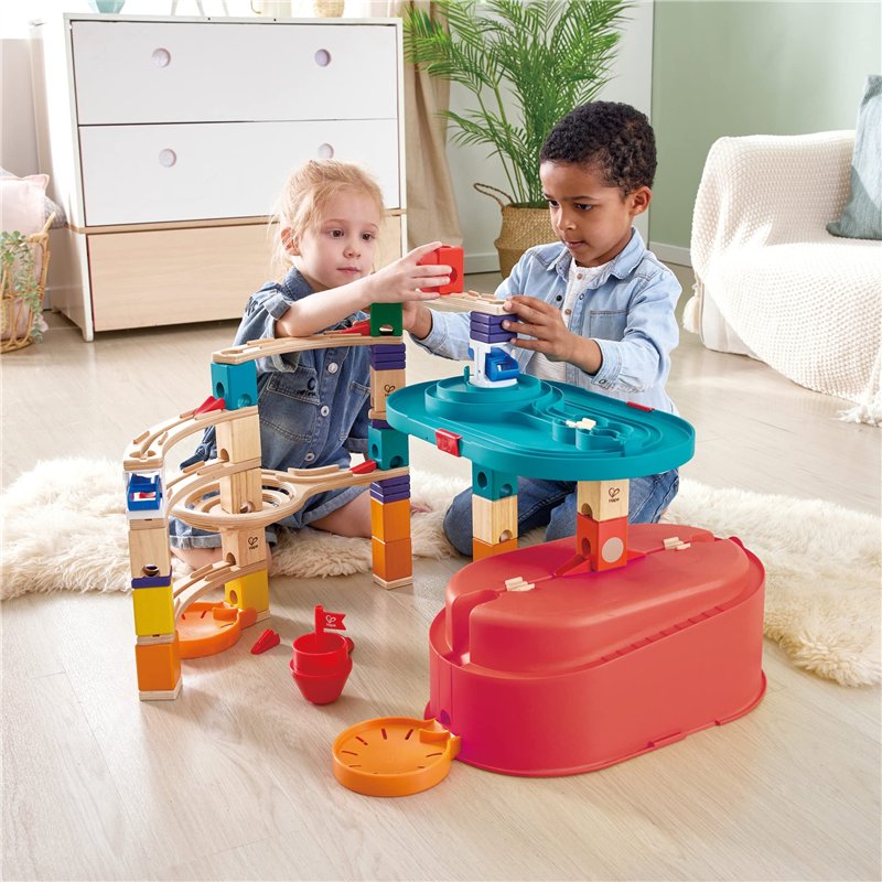 Image secondaire de Hape Circuit Billes Coffret Quadrilla Bucket, 65 Pièces + 25 Billes - Jeux de Construction Circuit à Billes en Bois avec Bac de